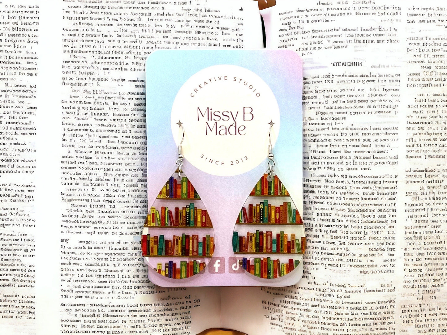 Acrylic bookshelf print teardrop earring